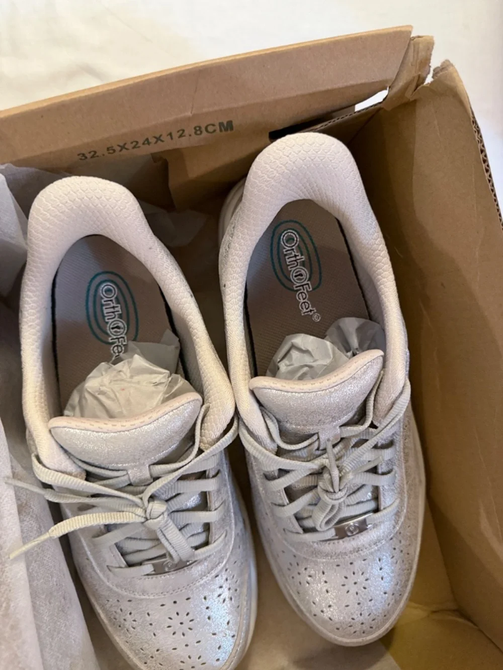 MISMATCHED / SPLIT-SIZE PAIR, Left Shoe-Size 9.5 Wide Right Shoe- 9W BRAND NEW